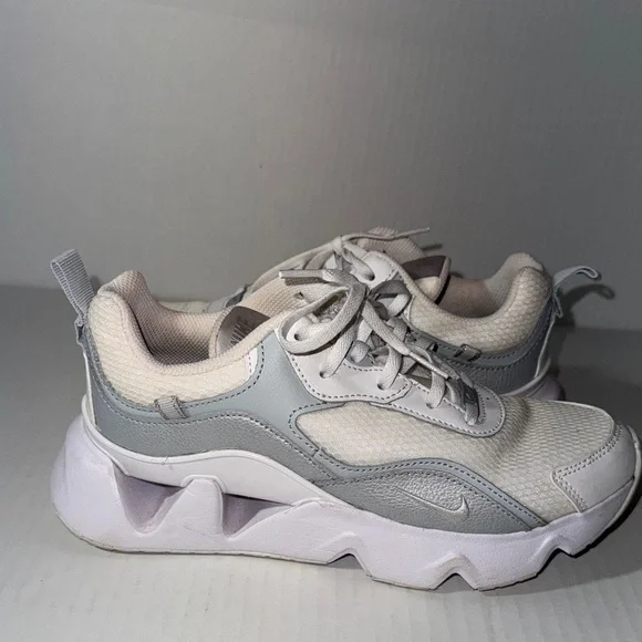 Nike Cream and White Women's Sneakers - Picture 5 of 5